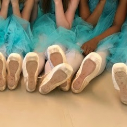 First Position- Schule für klassisches Ballett