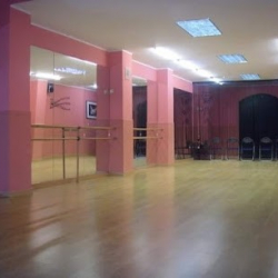 Escuela de bailes de salón y ritmos latinos 'Va de ball'